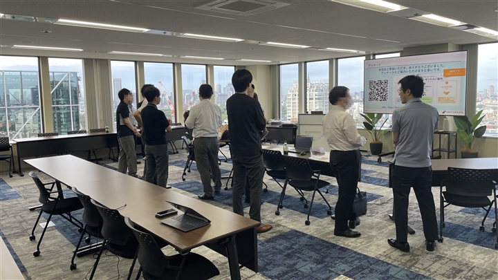 ユーザー会終了後の交流・個別相談の様子2