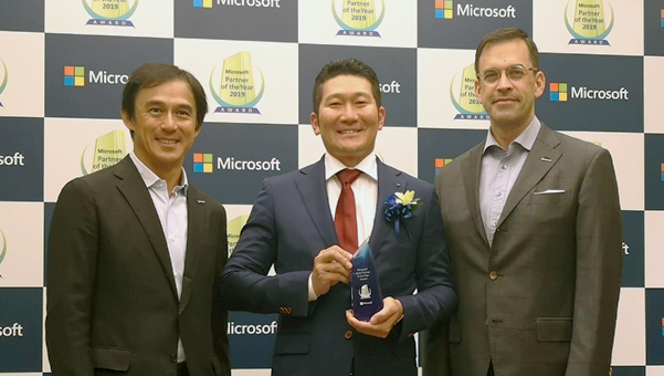 日本マイクロソフト 高橋 美波 氏、平野 拓也 氏と当社 社長の林